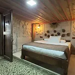 Almula Cave Hotel *
